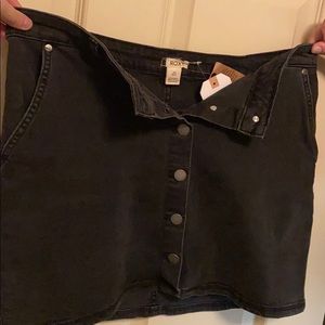 Brand new Roxy black jean skirt
